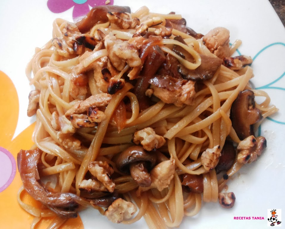 Tallarines Con Soja Al Toque De Nueces Caramelizadas