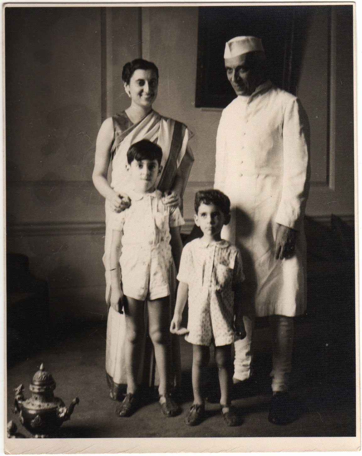 Jawaharlal Nehru with his Daughter Indira and Grandsons ...