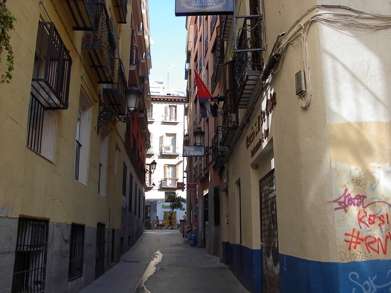 Antiguos Cafés de Madrid y otras cosas de la Villa. LA CALLE DE LA
