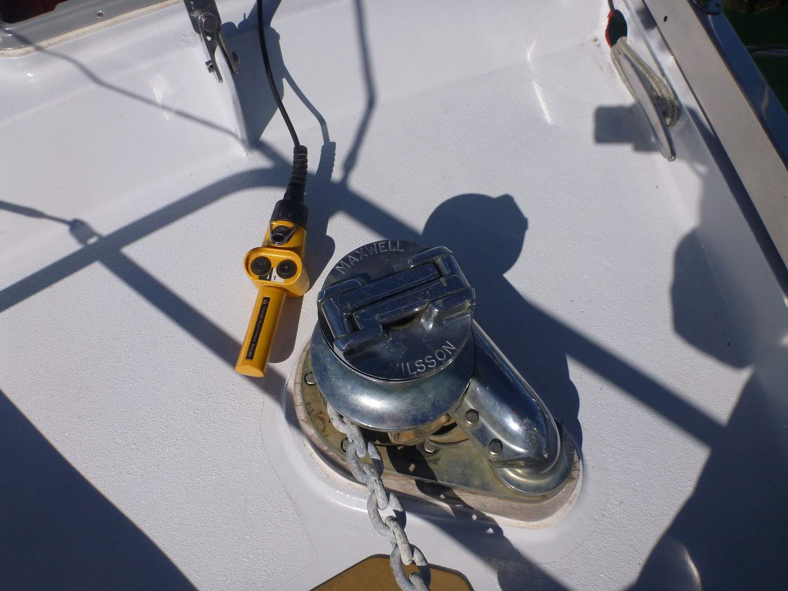 s/v Casteele, Waterline 44, photos Windlass and Remote
