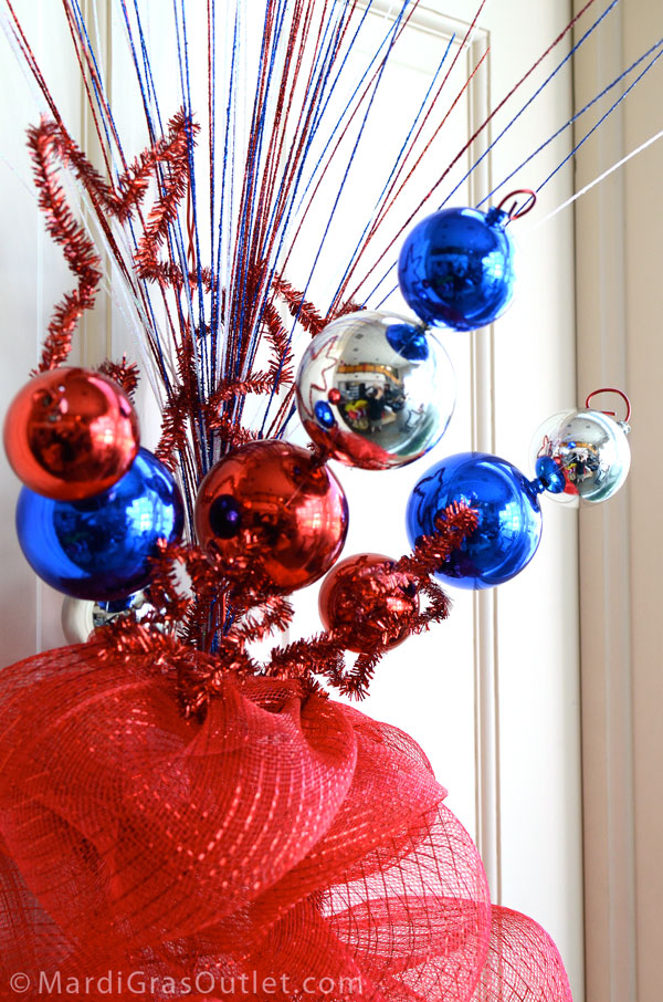 Patriotic Fire Cracker Deco Mesh Wreath | Red, White, and Blue- Tutorial by MardiGrasOutlet.com