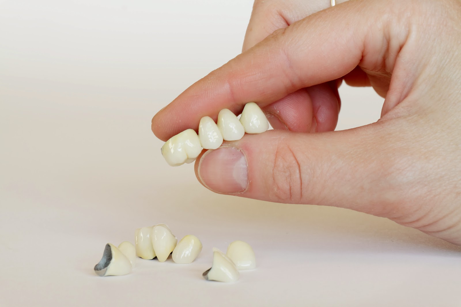 http://invisiblebracesbangalore.com/invisalign/dental-crowns.html