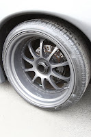 Jaguar XJ220S headed
