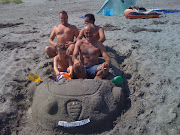 Le MMVV al mare a Grado in Banco D'Orio . Emil e Massimino ( i vichinghi . (foto)