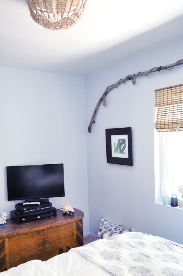blue and white nautical beachy guest bedroom