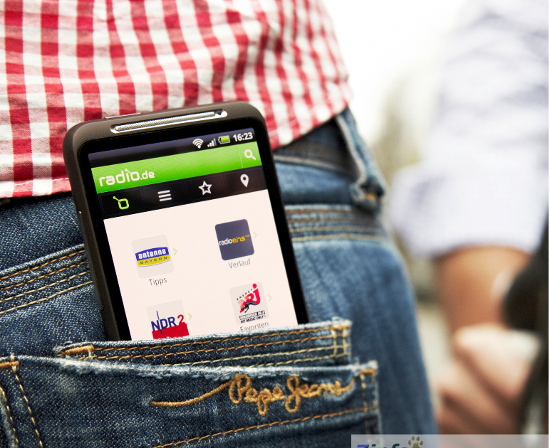 3500 radios FM sur votre smartphone ou Iphone avec radio.fr ZinfosWeb