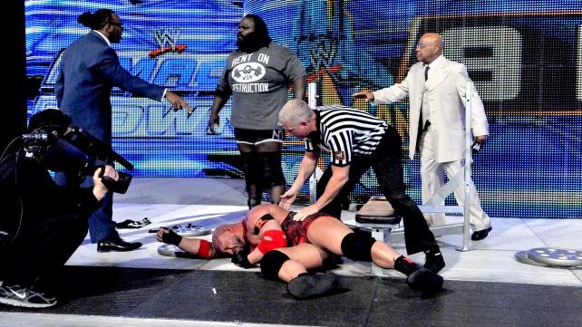 Wwe In Live Ryback Vs Mark Henry Bench Press Challenge