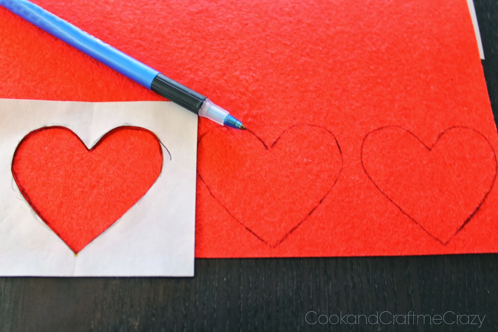Cook and Craft Me Crazy: Valentine's Day Paper & Hearts Banner