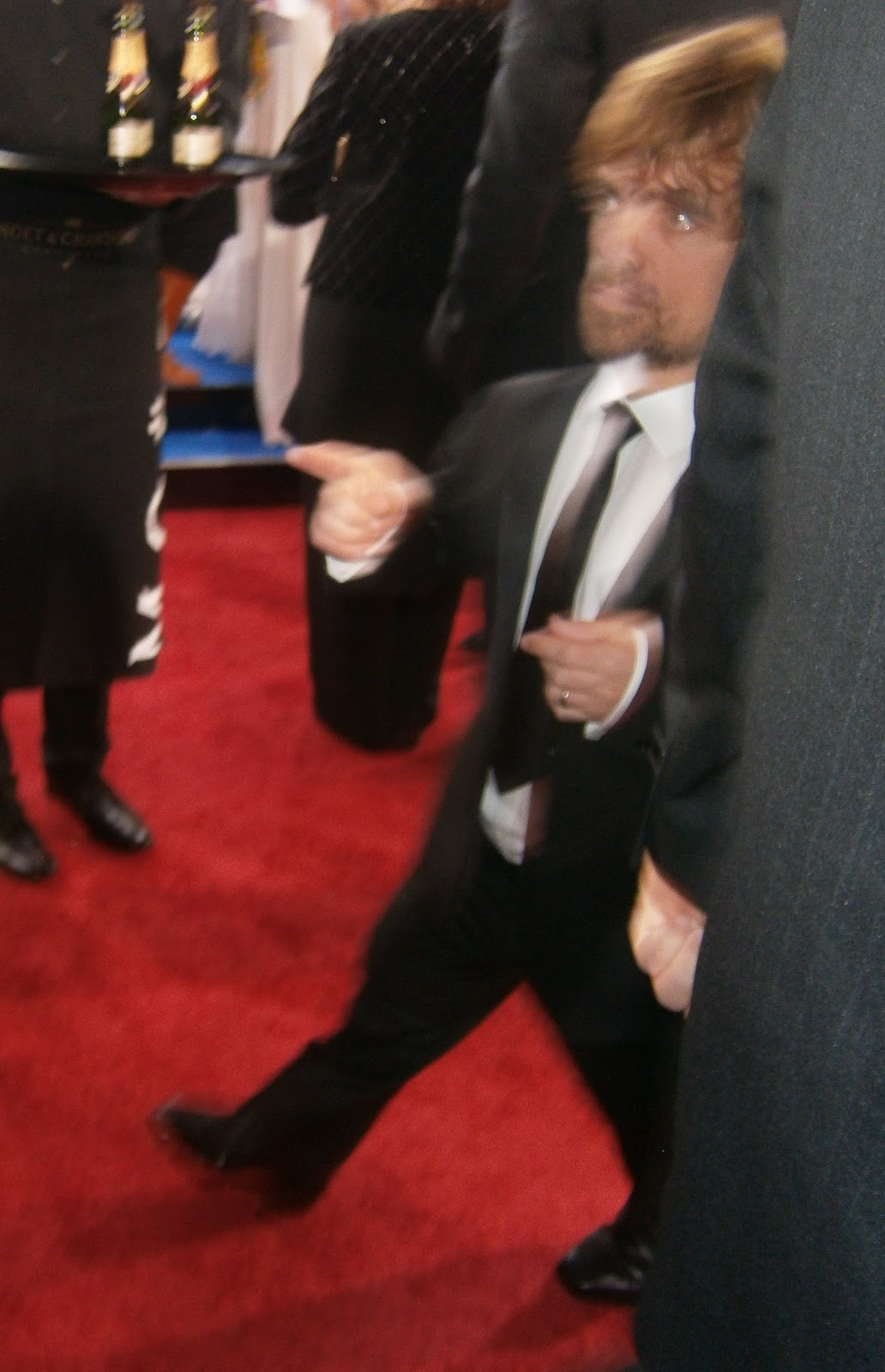http://2.bp.blogspot.com/-muVNqnNM53M/TxP6MRB1Q1I/AAAAAAAAAoY/zHMYEkHCn-0/s1600/PETER+DINKLAGE+COOLHUNTED+BY+DIANA+LADO+PHOTO+BY+LOGAN+YUZNA+GOLDEN+GLOBES+2012.jpg