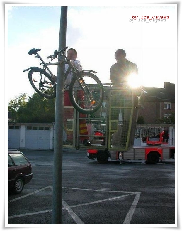 Gambar Orang Berbasikal