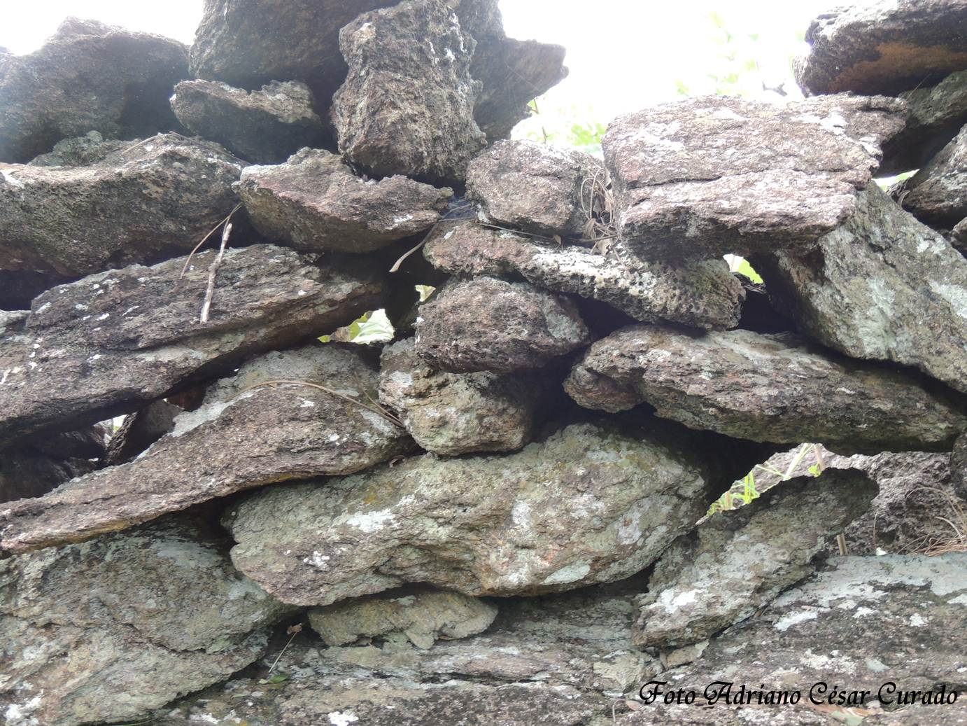 MURO PEDRA CAVERNA