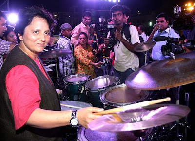 Dandiya queen Falguni Pathak rehearses at Goregaon Sports Club