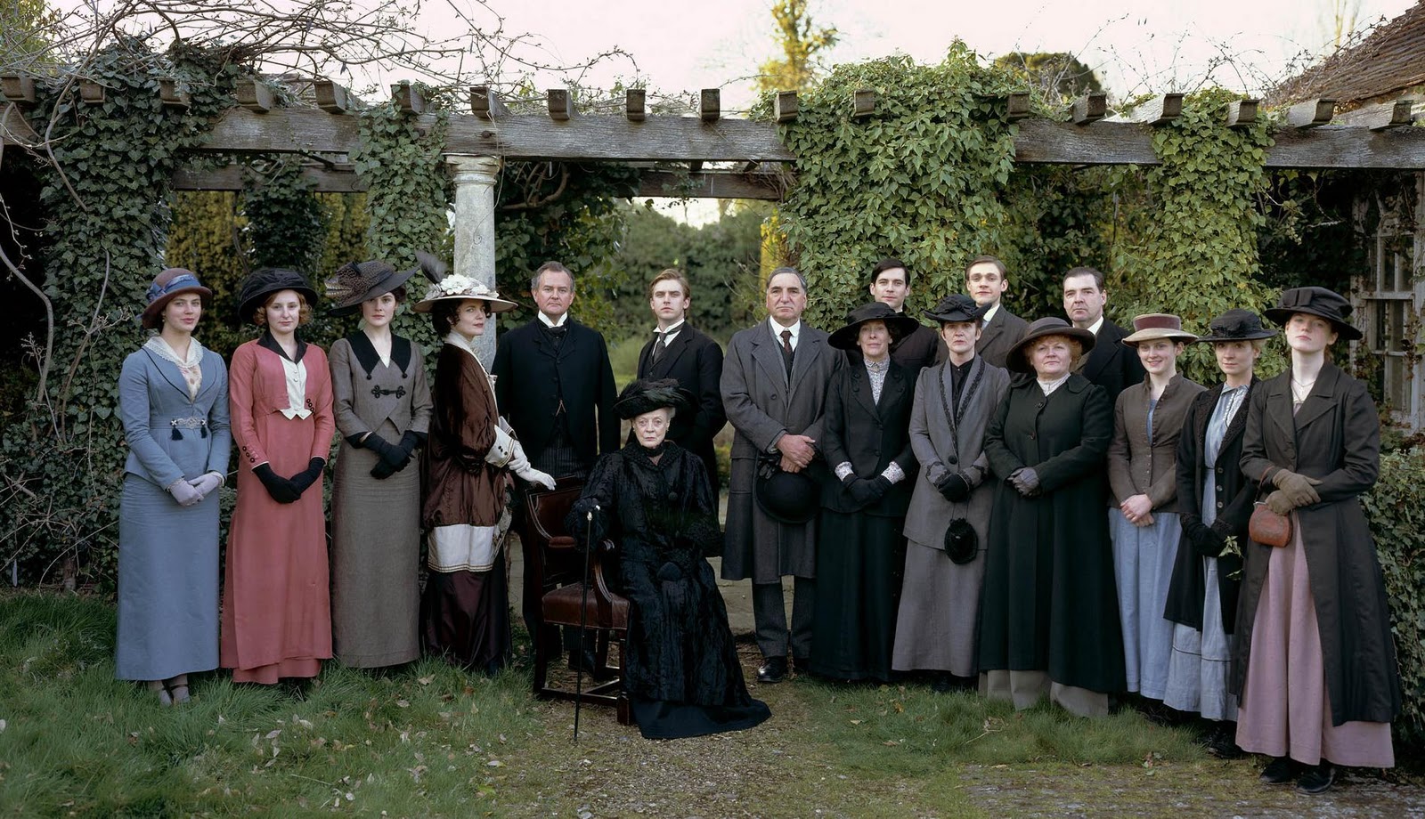 http://2.bp.blogspot.com/-mwlwLuRUCO8/Tnby2r9CPPI/AAAAAAAALiA/QUVgzWDp_1I/s1600/Downton-Abbey-period-films-15626885-1896-1090.jpg