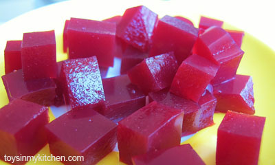 Homemade Fruit Jelly Treats - healthy toddler treats