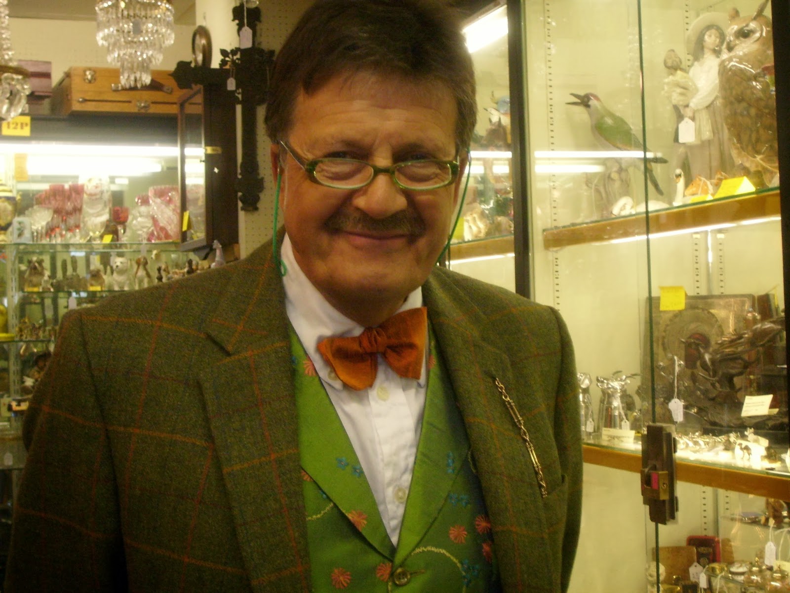 HUNGERFORD ARCADE ANTIQUES & COLLECTABLES HUNGERFORD ARCADE BBC