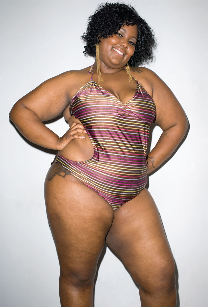 Голая толстая тетка - негритянка