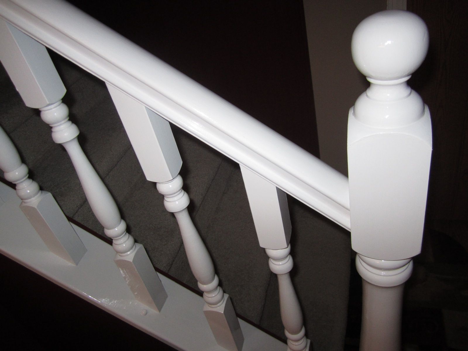 The DIY Momma! How to paint a staircase banister without sanding