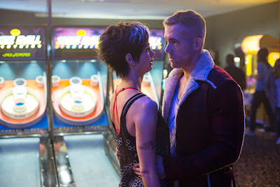Image of Morena Baccarin and Ryan Reynolds in Deadpool