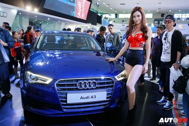Ca sĩ Đông Nhi khuấy động gian hàng Audi