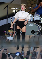 Miley Cyrus shows off her long legs