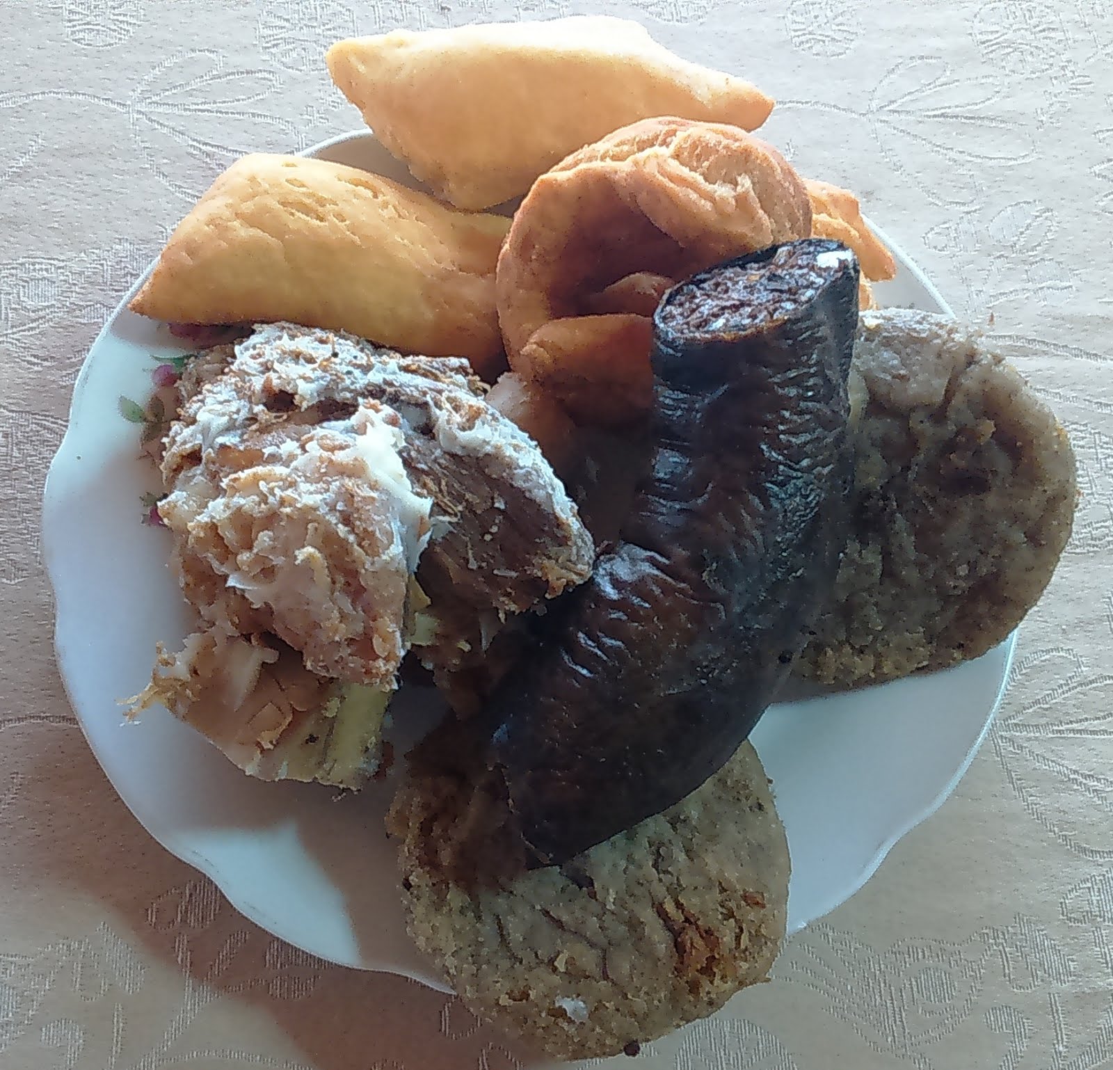 El yoco Chilote con cerdo al caldero, milcaos, roscas, sopeipillas y prietas. en julio de cada año.