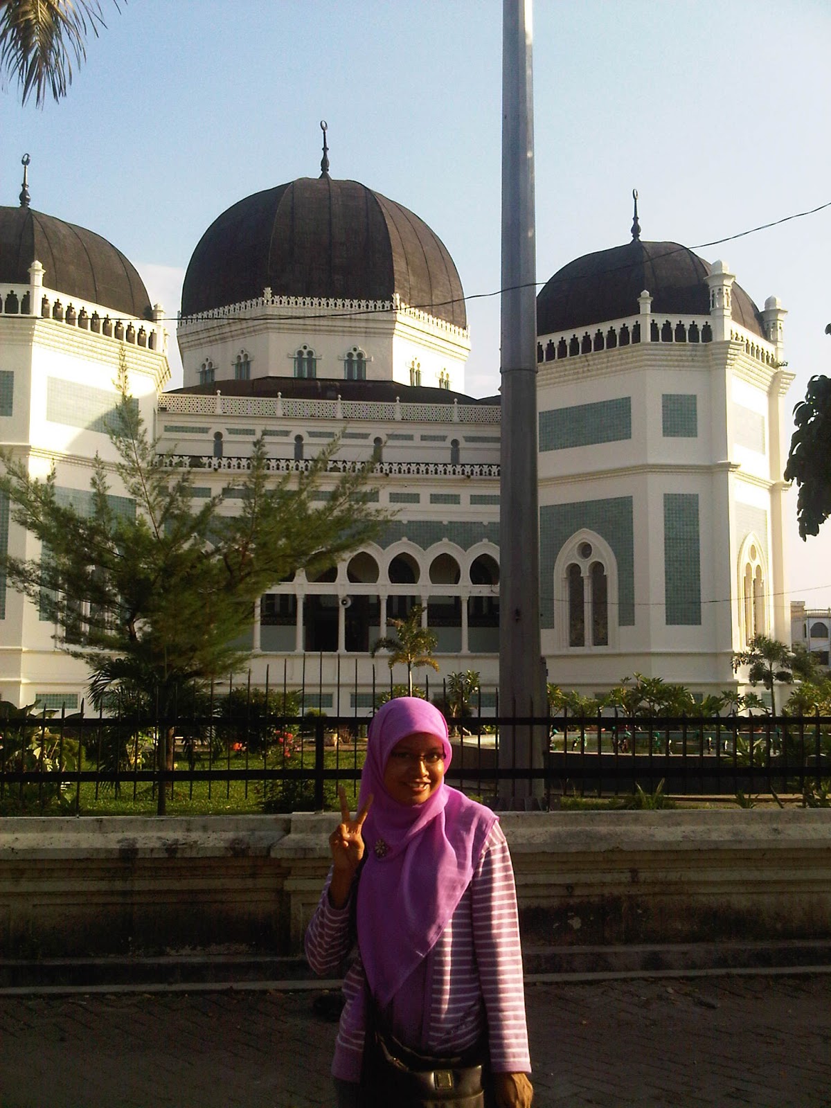Amazing Holiday : Masjid Raya Al Mahsun Medan