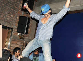 Ranveer Singh dance parties at The Park Hotel