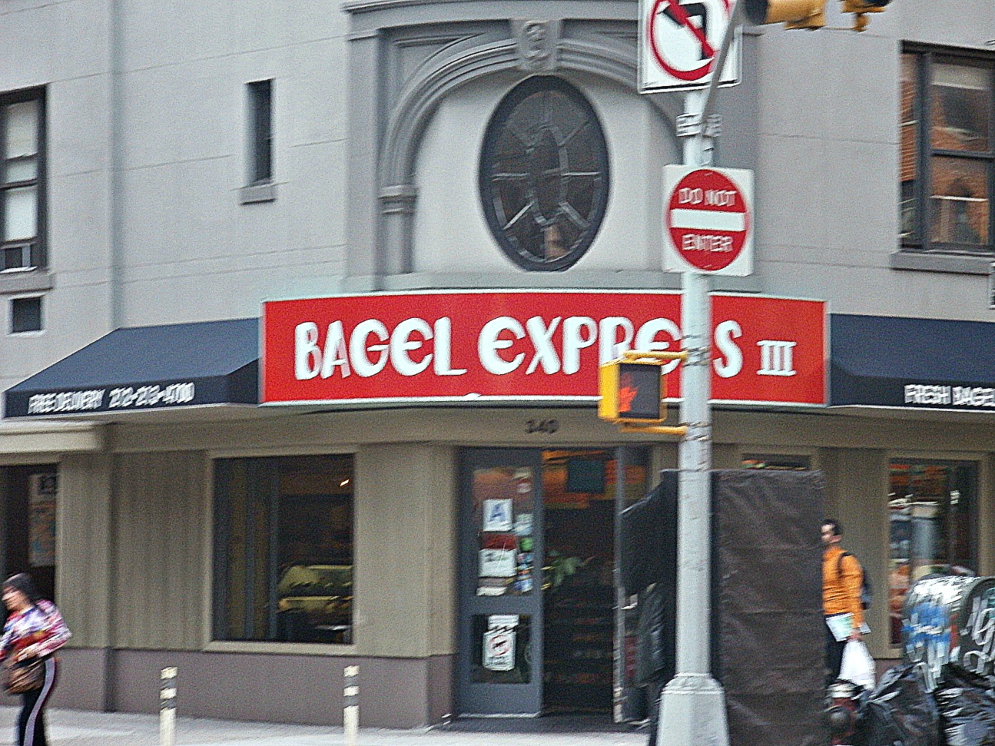 Midtown Blogger/Manhattan Valley Follies Bagel Express...why not?