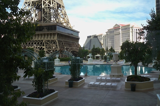 The Hopeful Traveler: Paris Las Vegas Hotel: Soleil Pool