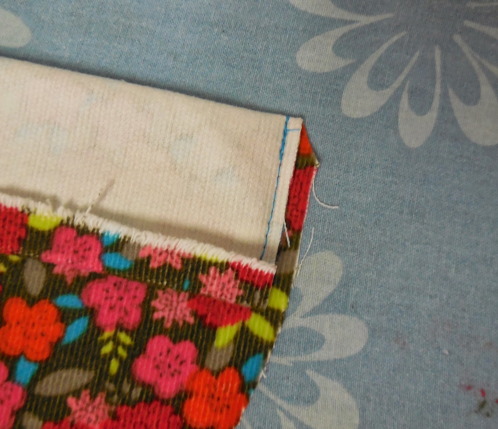 Sarah Sew Lucky Here, carry this! A reusable shopping bag sewing tutorial.