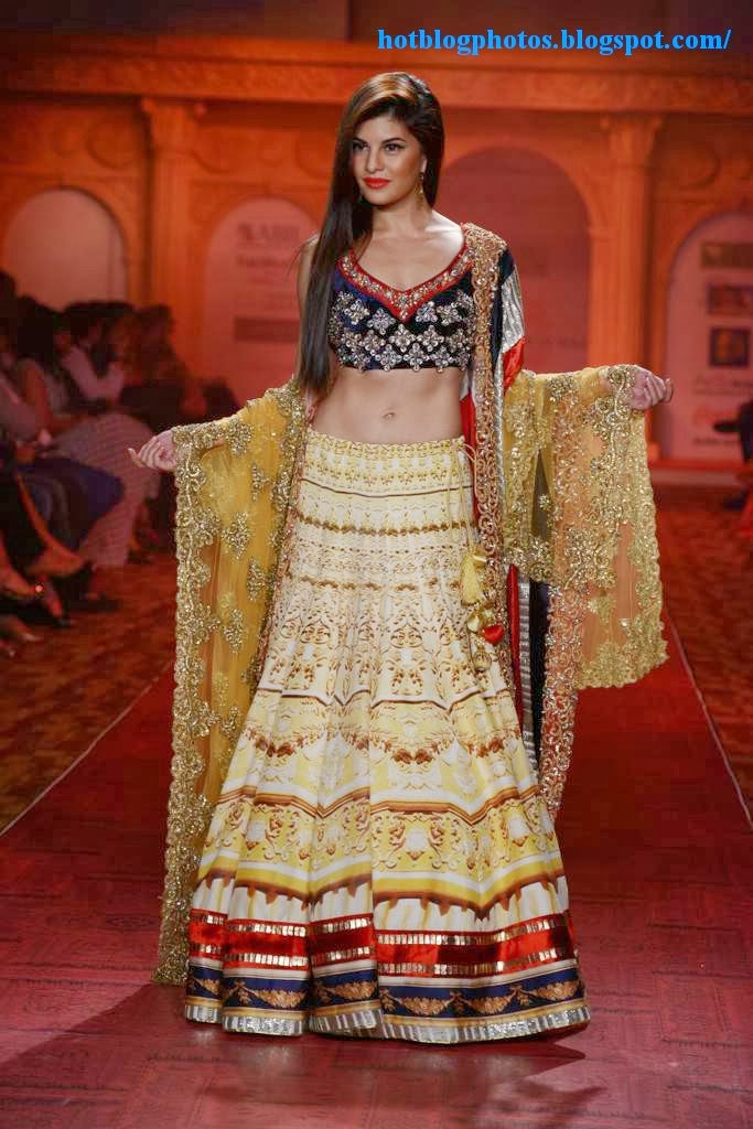 Jacqueline Fernandez Latest Hot Navel Show Stills - Indian Models & Actress