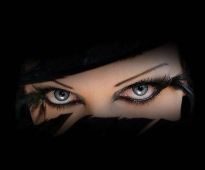 Os olhos de uma bela mulher