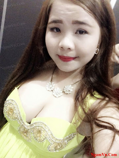 Còn ít tuổi mà mặt em đã có nếp nhăn rồi :)