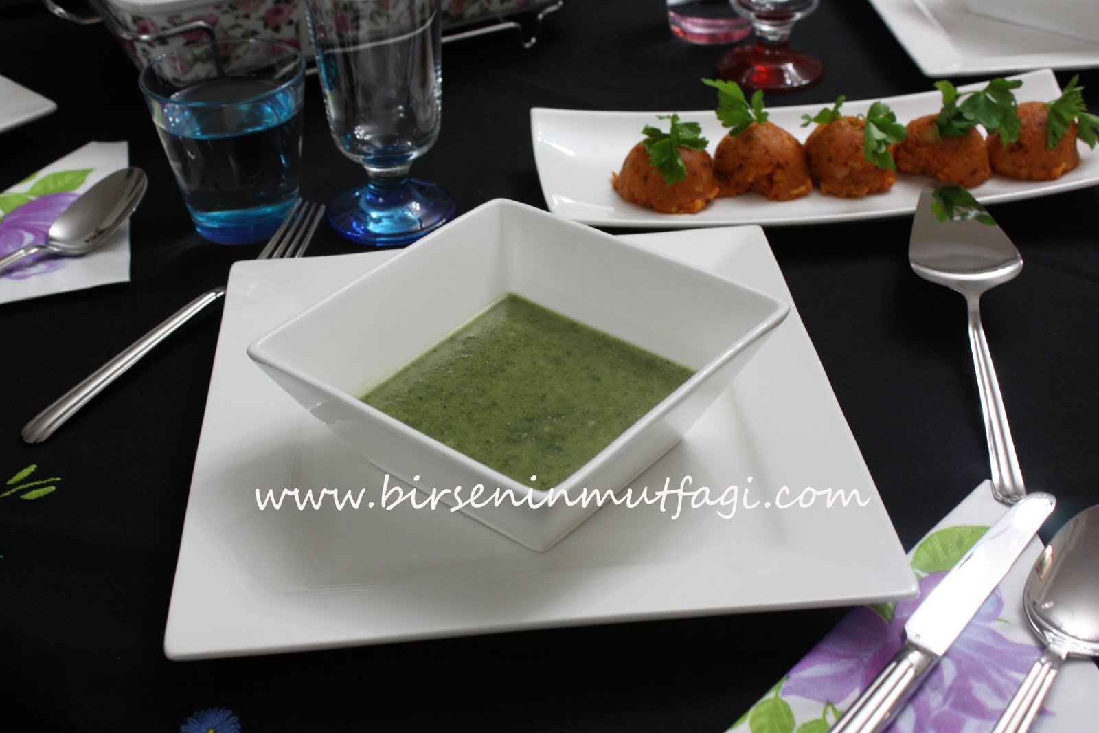 Kremalı ıspanak çorbası tarifi Kremalı ıspanak çorbası tarifi