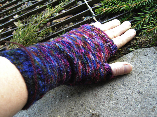 simple and fast sewing pattern fingerless gloves | Little Birdie Secrets