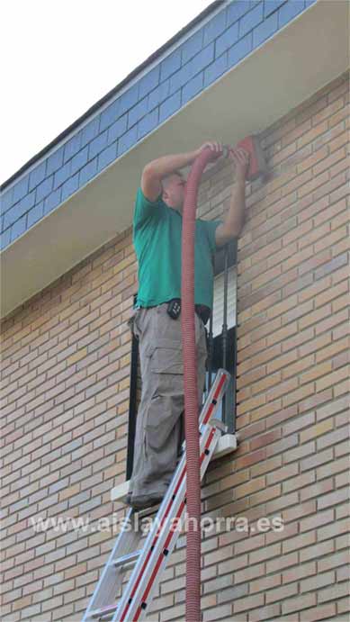 Aísla y Ahorra | aislamiento térmico y acústico | aislamiento insuflado