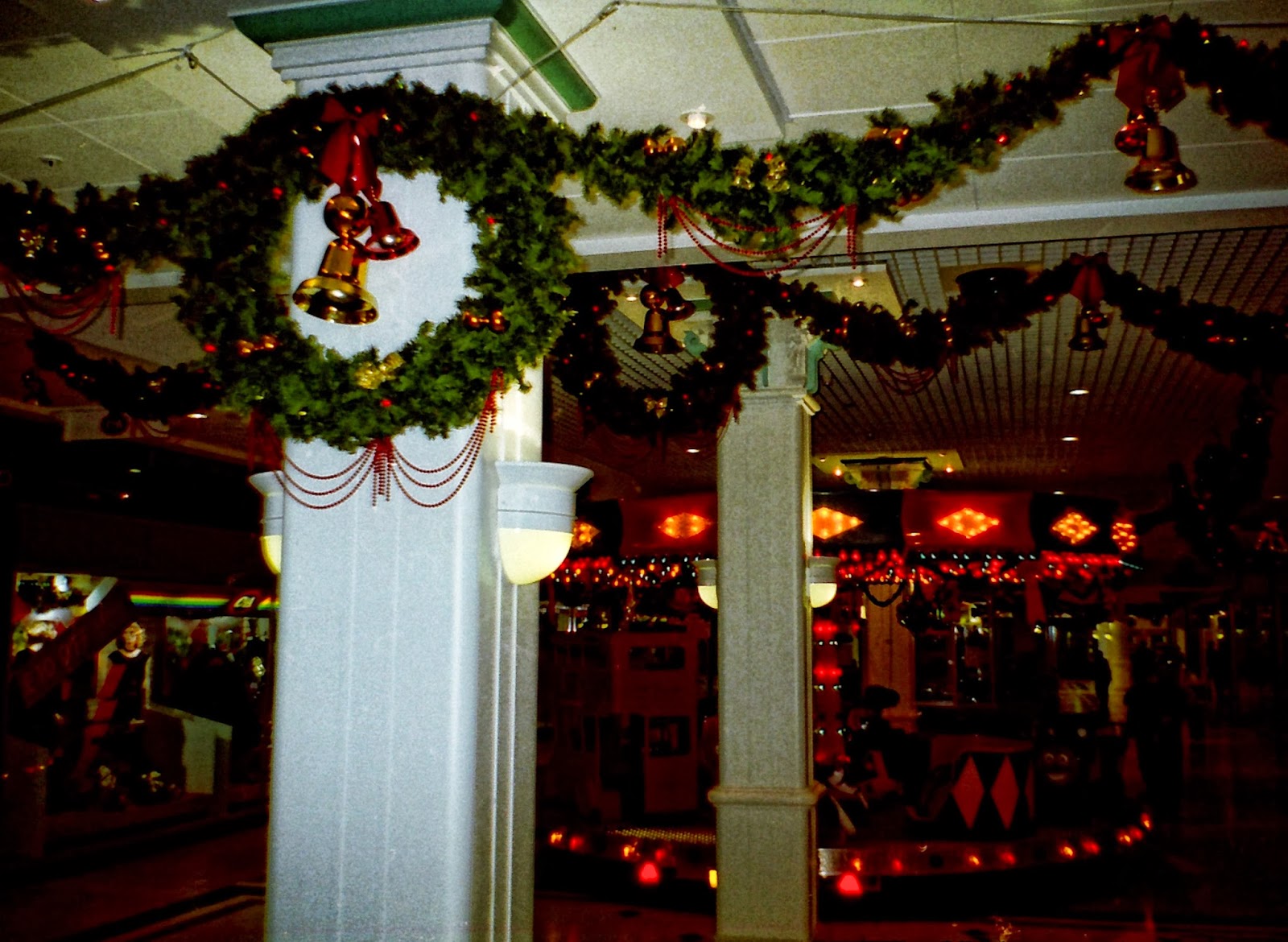 Christmas garland for sale in tallaght, dublin from skinnyshake COTSWOLDS CASCADE: December 2013