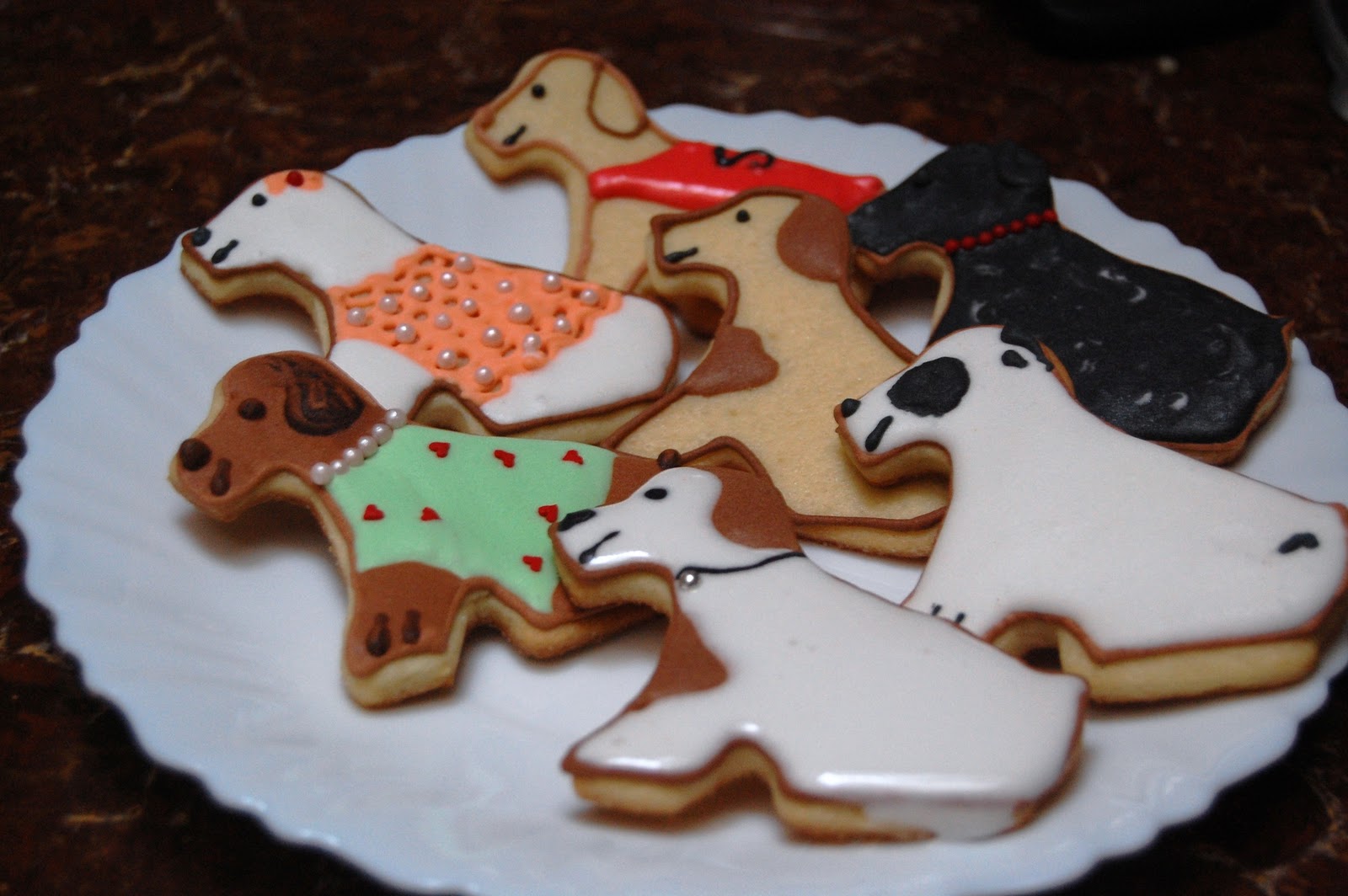 dogcookies.JPG 1,600×1,064 pixels Dog shape cookies, Dog cakes, Cookies