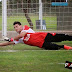 FÚTBOL: ARQUERO EN CARPETA
