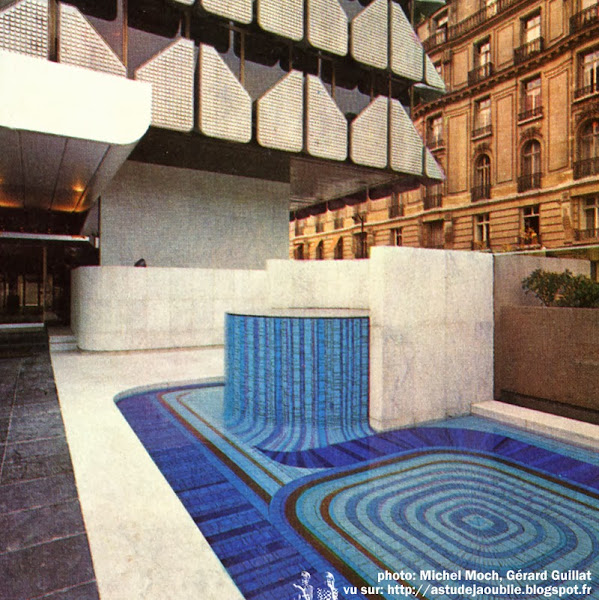Paris 7ème - Ambassade d'Afrique du Sud  Architectes: Gérard Lambert, Jean Thierrart et Jean-Marie Garet.  Intégration: L'oeuf Centre d'Etudes, Jean Piantanida  Construction: 1974