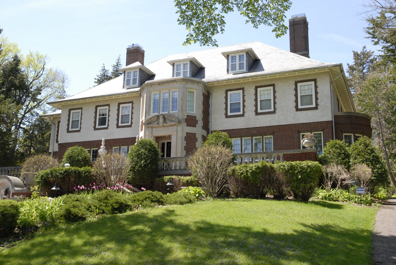 Savoring Servant Lake of the Isles homes