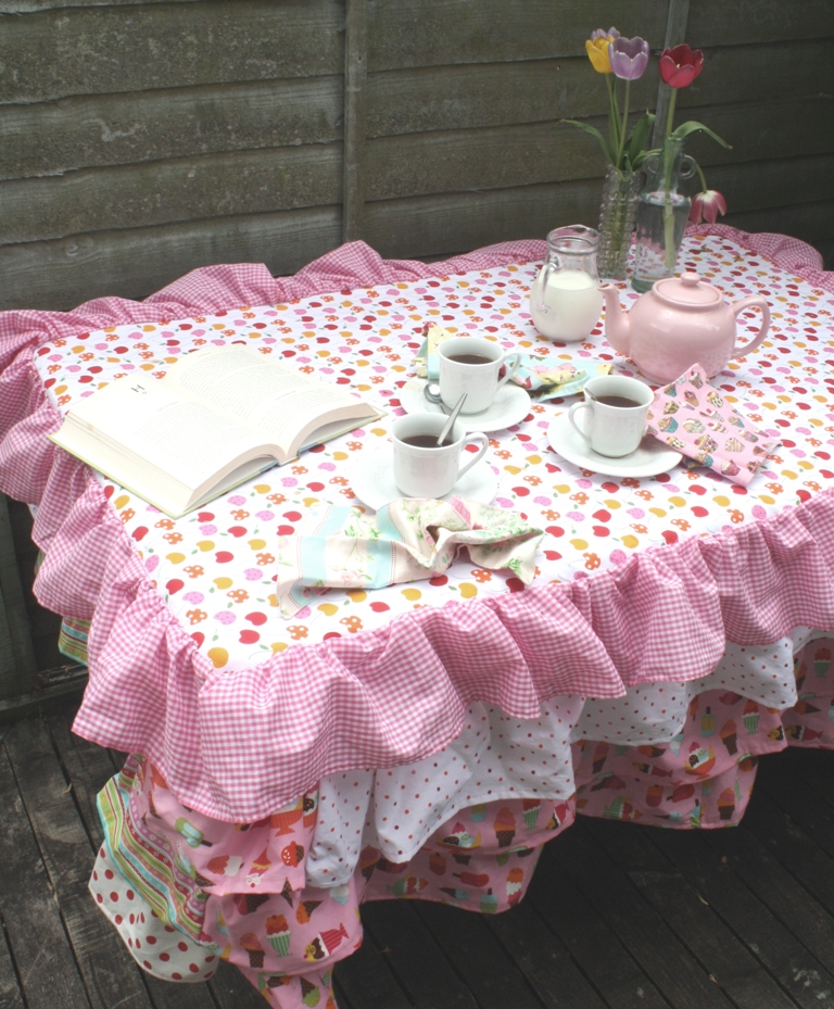 sewhungryhippie Ruffled Tablecloth Project