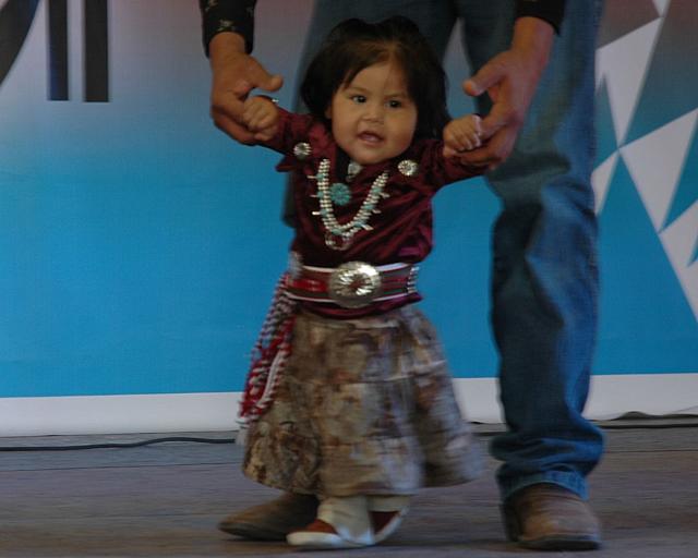 White Wolf Heartwarming Photos Show Navajo Children Keeping Cultural