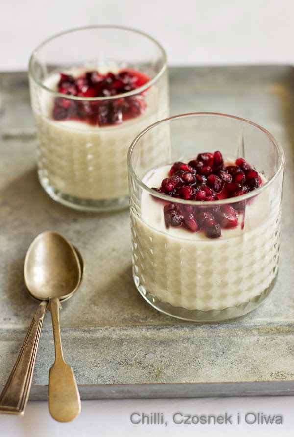 Kokosowa panna cotta z sosem z granatu (wegańska) Chilli, Czosnek i Oliwa blog kulinarny