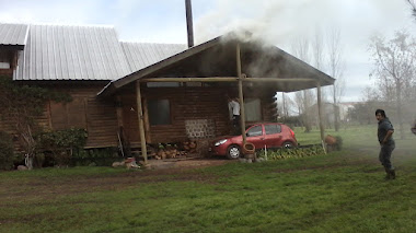 SALIDA DE BOMEROS POR INCENDIO DE VIVIENDA.