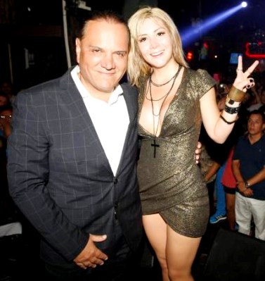 MAURICIO DIEZ CANSECO Y CLAUDIA SERPA Foto de Mauricio Diez Canseco y Claudia Serpa juntos y abrazaditos