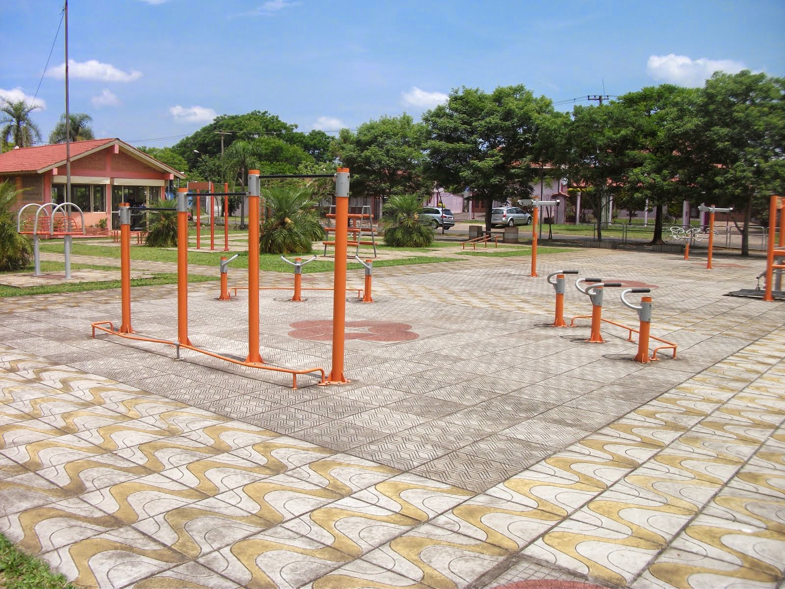 ILUMINAÇÃO NA ACADEMIA DO PARCÃO