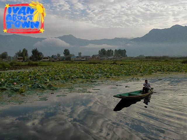 Srinagar houseboat accommodation Dal Lake