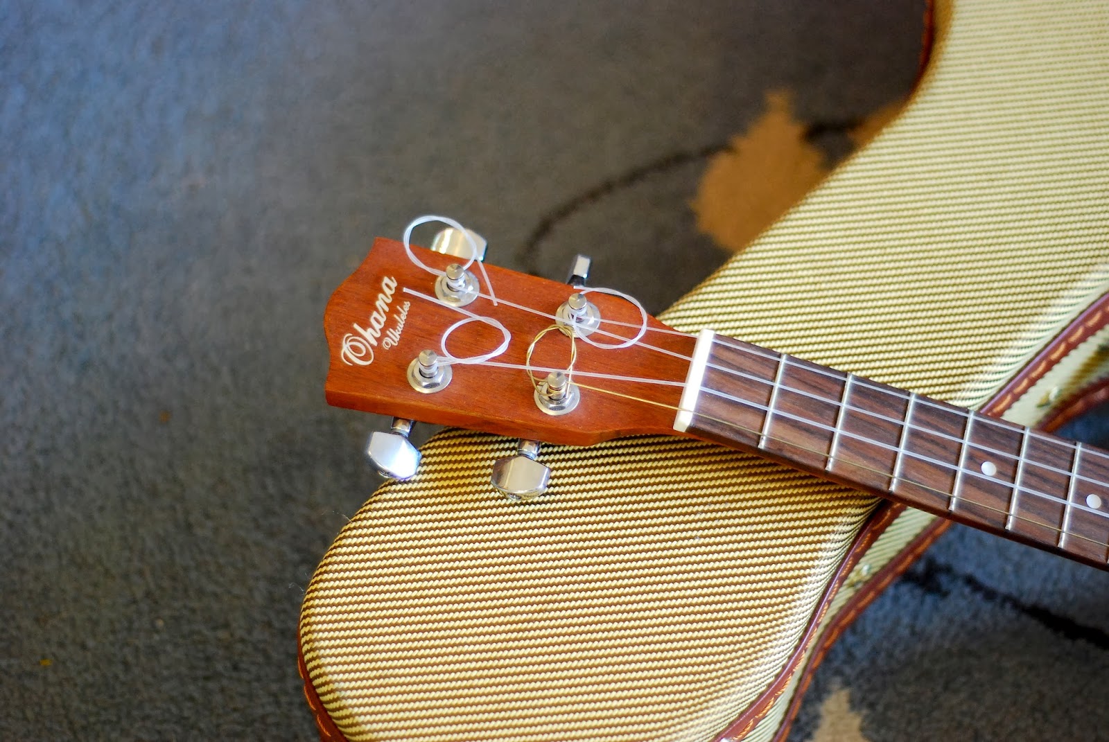 Ohana TKS-15E ukulele headstock Ohana TKS-15E ukulele headstock
