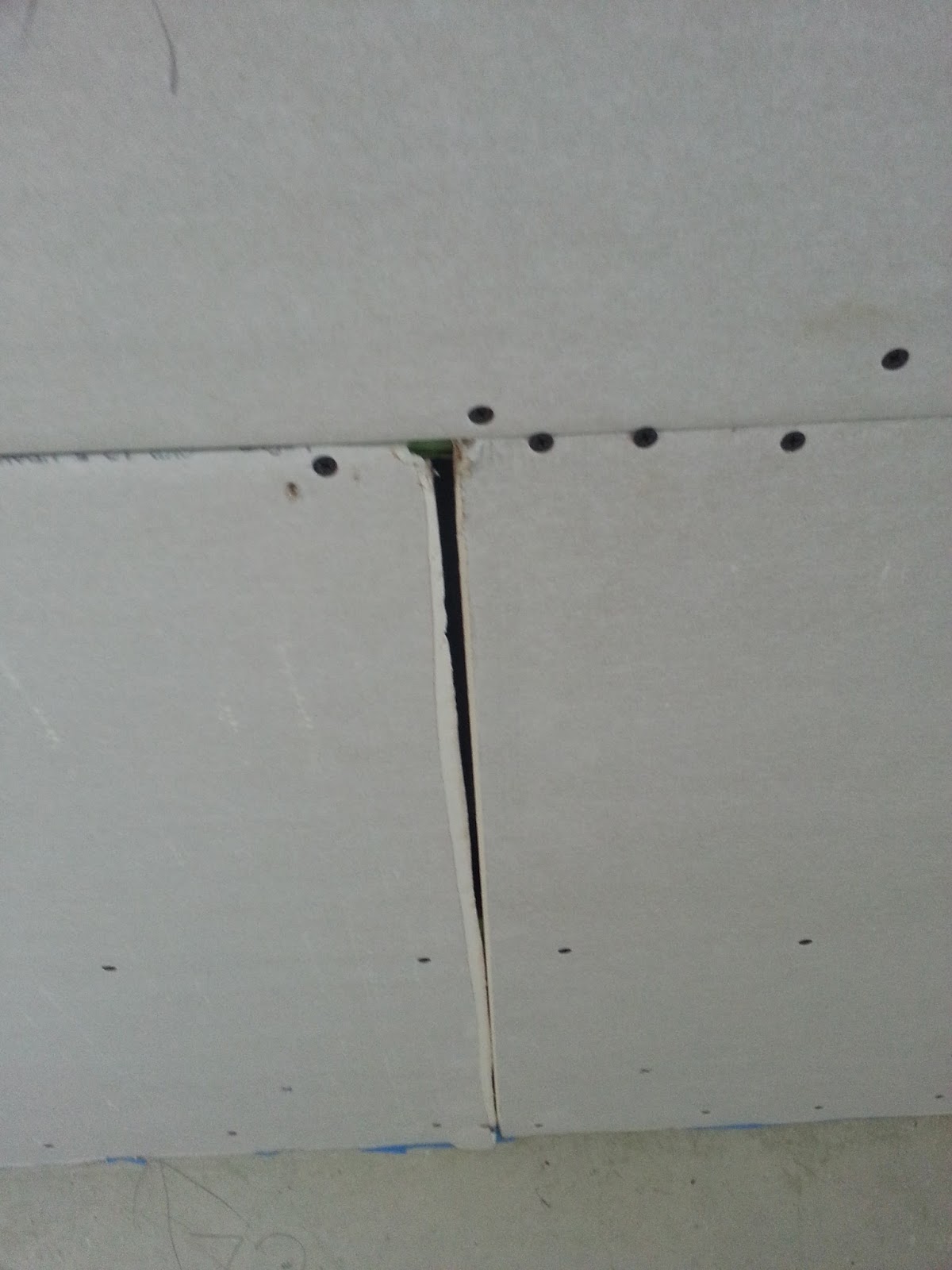 Ralf & Natalie's Baublog: Trockenbau abgeschlossen & Garagentor eingebaut